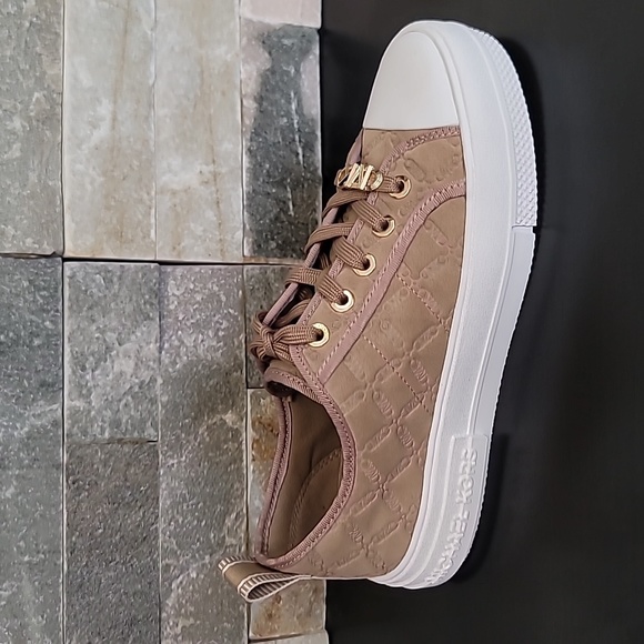 🎁 MICHAEL Michael Kors Evy Empire Logo Embossed Suede Sneaker - Picture 6 of 8